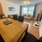 Spacious Apartment Near Heathrow With Allocated Parking