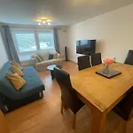 Spacious Apartment Near Heathrow With Allocated Parking