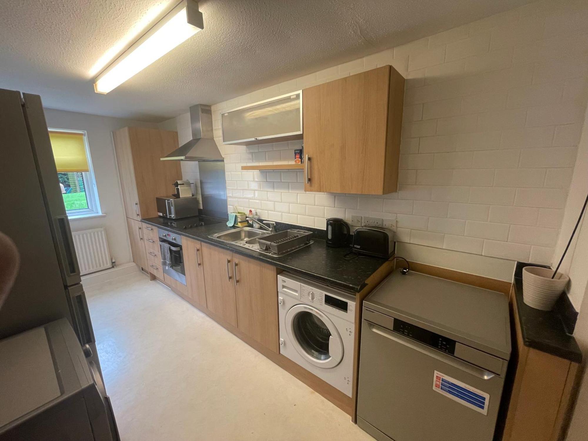 Spacious Near Heathrow With Allocated Parking Apartment Uxbridge